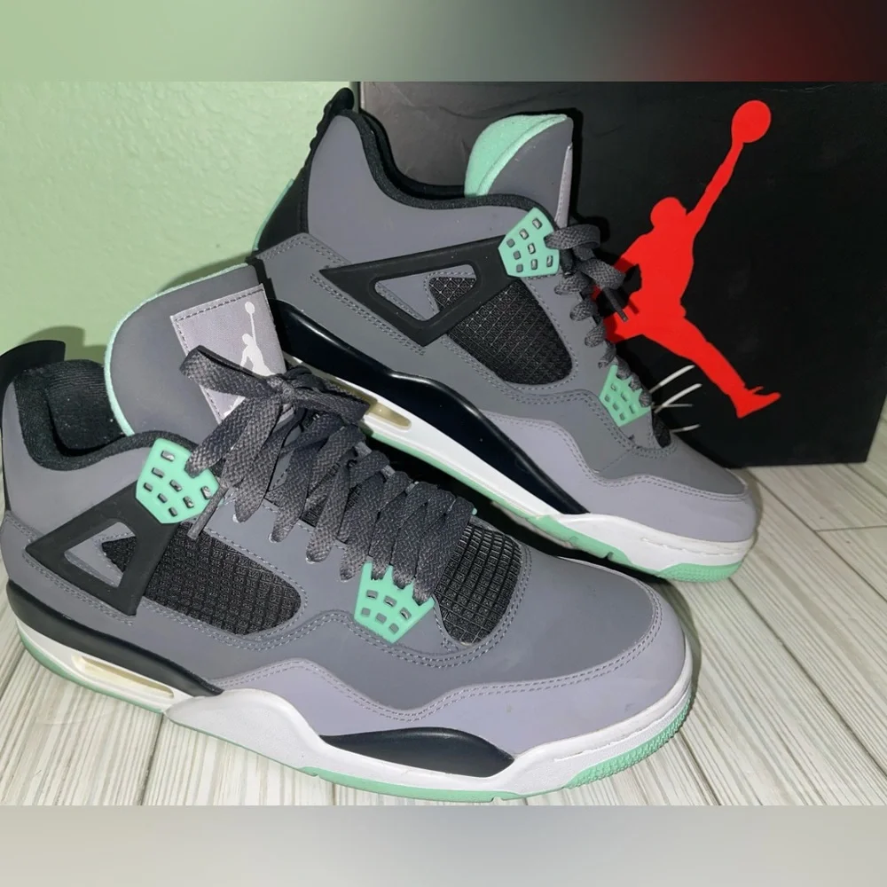 PreOwned/Lightly used:Air Jordan 4 Retro:Drk Grey/Green Glow-Cmnt gry blk,Sz 10 - Picture 4 of 14